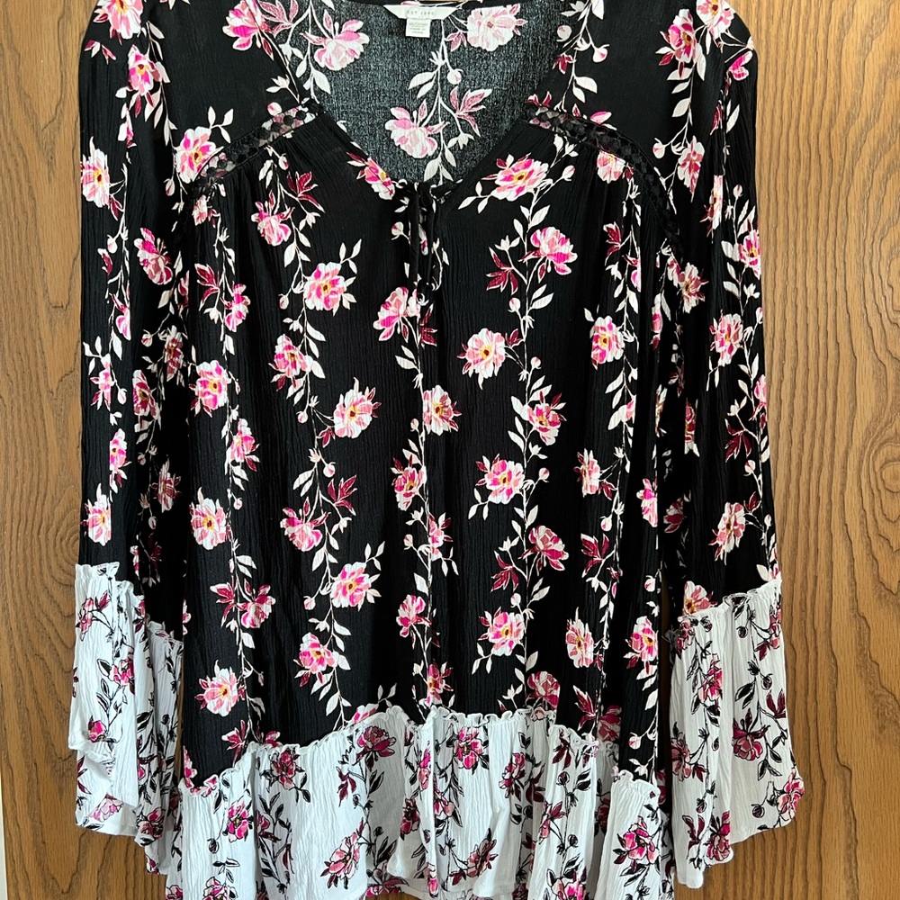 Plus size women’s stylish blouse in a size 18/20W.
